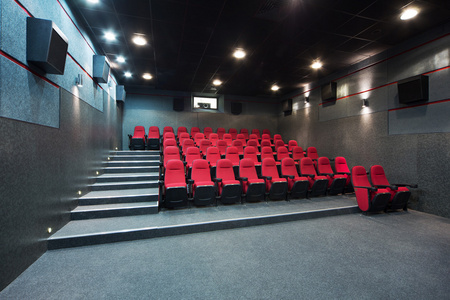 剧场内部内部的红色椅子小剧场照片