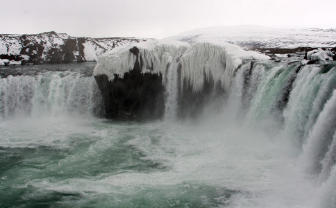 冻结冰岛瀑布Godafoss