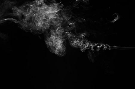 抽象烟雾在黑色背景上