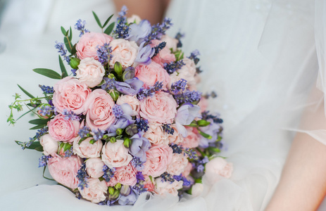 婚礼花束的熏衣草 玫瑰 牡丹