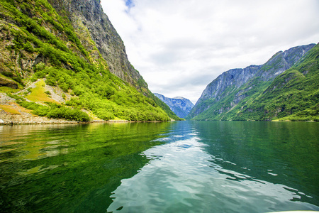 在挪威和斯堪的纳维亚的自然的峡湾。Neroyfjord