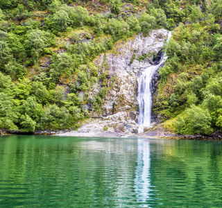 在挪威和斯堪的纳维亚的自然的峡湾。Neroyfjord