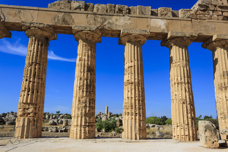 希腊神庙上的 E Selinus Selinunte西西里岛，意大利的多立克柱廊