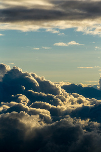 高空云层在厄瓜多尔安第斯山脉