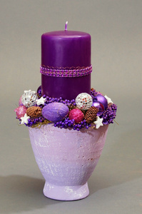 紫罗兰色蜡烛圣诞装饰