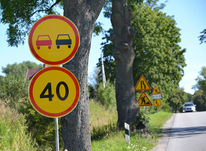 严禁标志道路交通标志overtaking 禁止,限制为辅照片