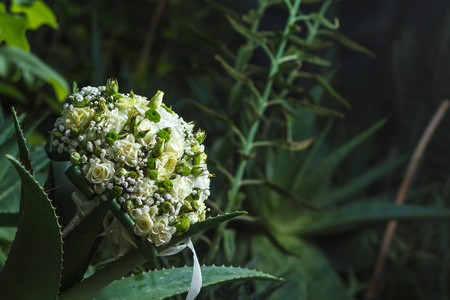 用鲜花的美丽婚礼花束