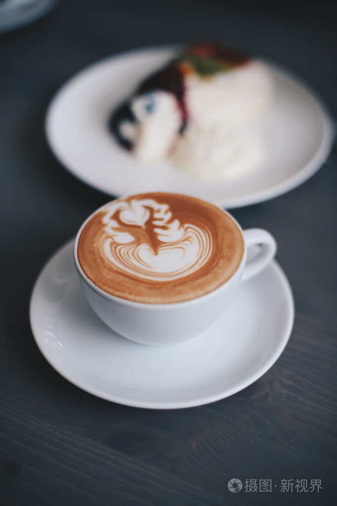 在咖啡厅喝咖啡照片-正版商用图片1kl4fh-摄图新视界