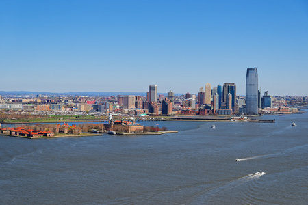 在纽约港的总督岛鸟瞰图