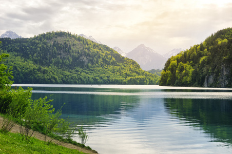 景观与山区湖