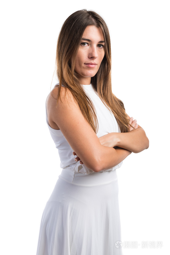 她双臂交叉的女孩