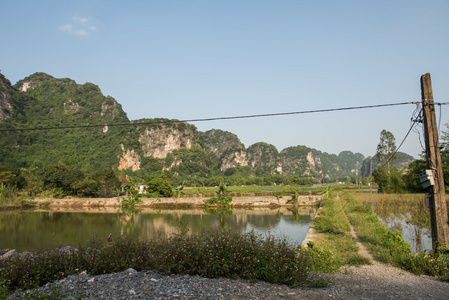 石灰岩岩溶的远景图片