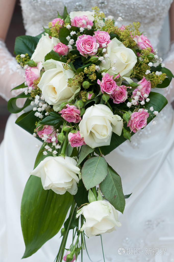 婚礼在新娘的手中的鲜花
