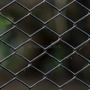 旧铁丝网围栏