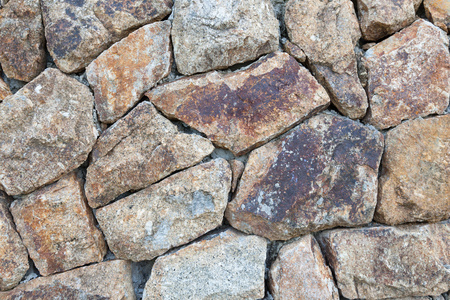堆积石头砌的墙