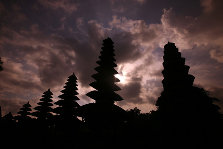 亚洲印度尼西亚巴厘岛梦兰普拉塔曼云寺