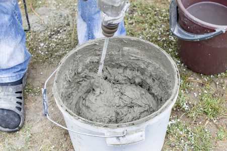 混合使用电钻的水泥解决方案