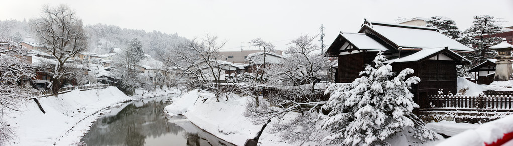 冬季高山小镇