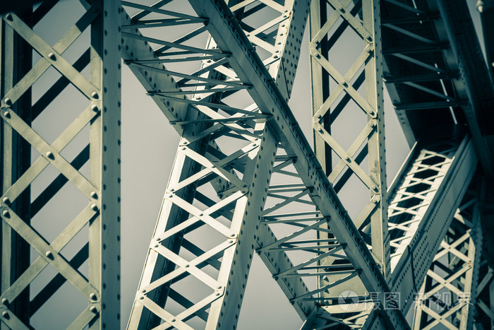 现代桥梁框架特写