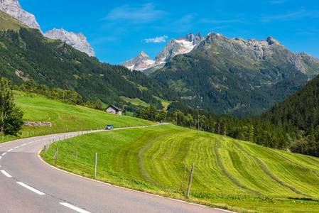 山区道路转弯