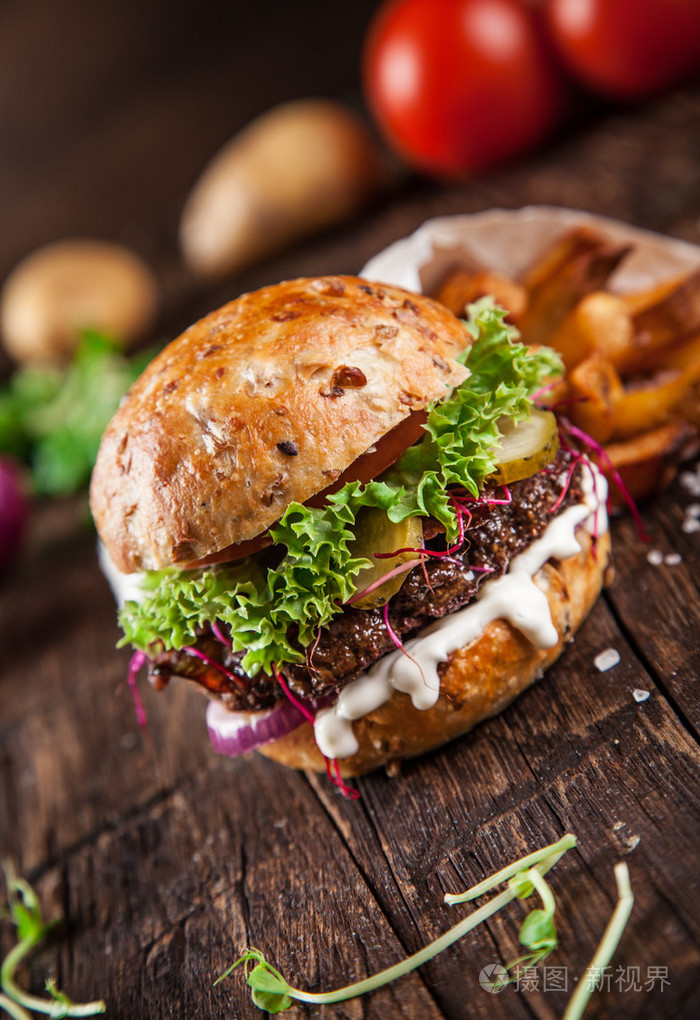 自制的汉堡的特写镜头