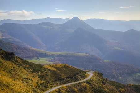 在山景区道路