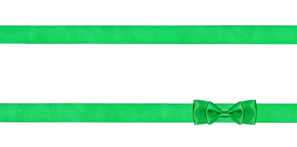 在两条平行的丝绸缎带上双绿色蝴蝶结结