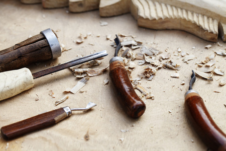 木雕 工具和流程工作特写