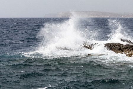 波浪对粗糙地中海海域马耳他海岸