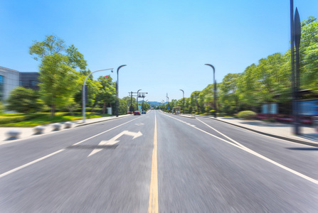 沥青路面在现代化的城市里