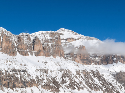 多洛米蒂山阿尔卑斯俯瞰蝶鞍组在加尔。意大利