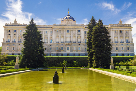 在马德里，西班牙的皇家宫殿