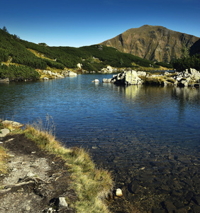 高山湖