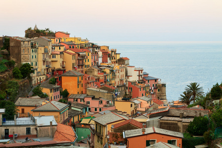 Manarola 迷人的小渔村，色彩缤纷的房子