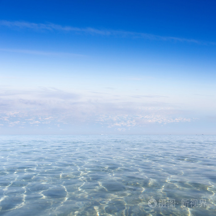 平静的海面水表面