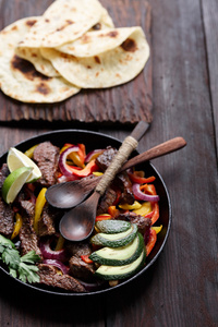 桌上的牛肉 fajitas