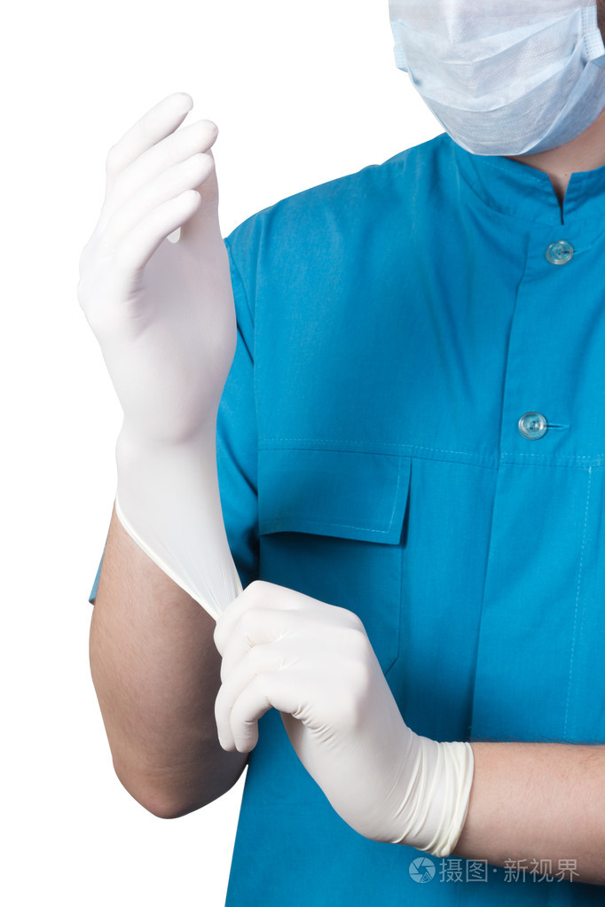 未知的男性外科医生服装手套上白色孤立的手