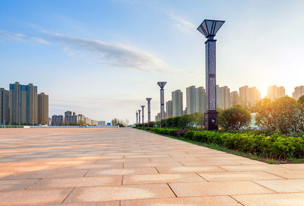 在黄昏景观城市广场图片