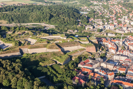 在 Klodzko 市古堡鸟瞰图