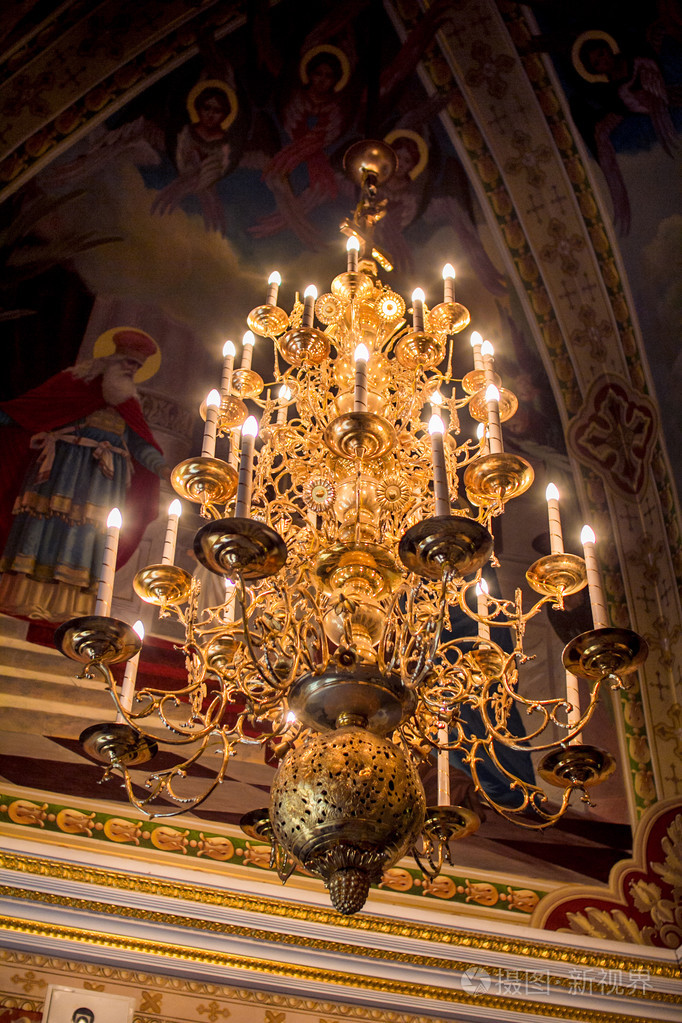 在教会里的吊灯