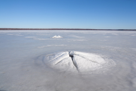 波罗的海沿岸的寒流。冬季景观