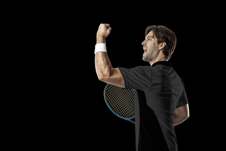 网球运动员与一件黑色衬衫图片