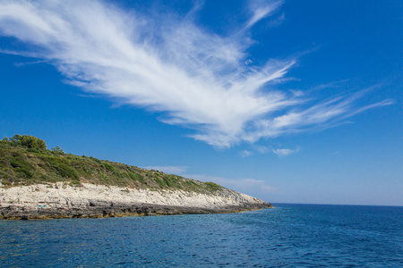 阳光下，大海 蓝天 天气不错是一个假期