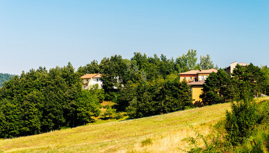 托斯卡纳的农舍在农村景观