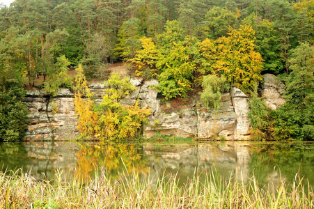 秋季彩色湖