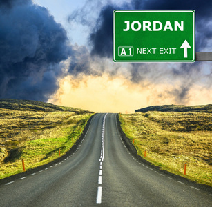 Jordan 道路标志反对清澈的天空