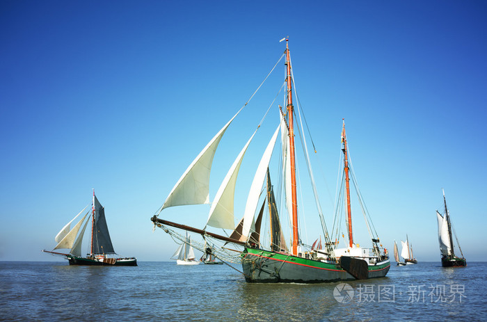 传统帆船的船队