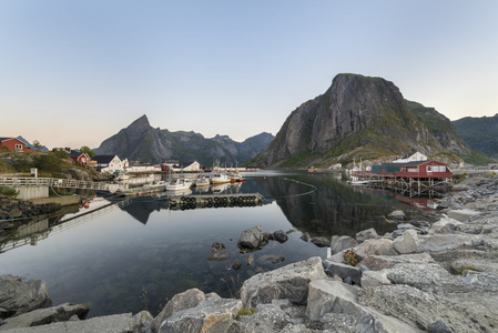 在 Hamnoy，罗弗敦群岛的小渔港