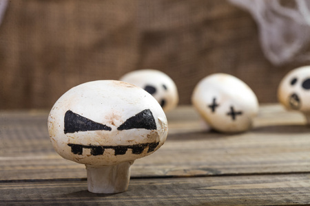 万圣节鬼面蘑菇照片