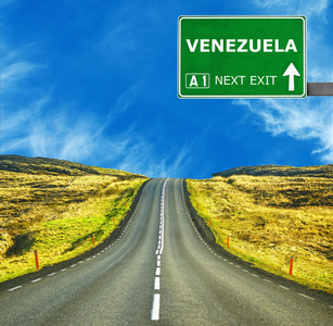 委内瑞拉道路标志反对清澈的天空
